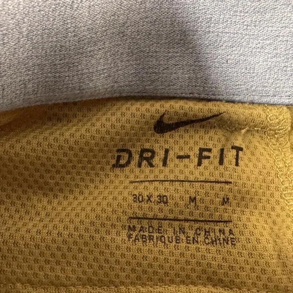 Nike Dri-FIT Golf Pants Mens 30x30 Tan Khaki Flat Front Performance Trousers